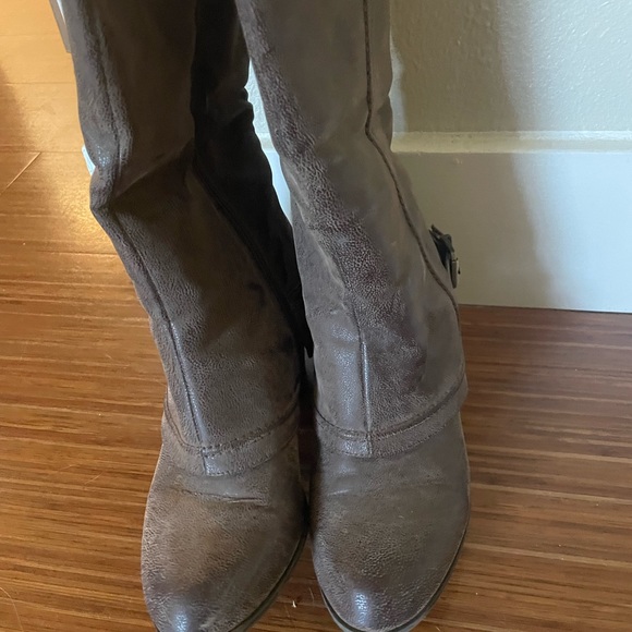 Size 9 light brown below the knee boots with buckle detail - Picture 9 of 10